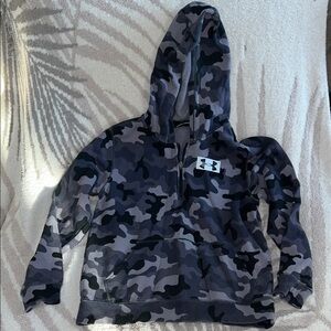 Boys Under Armour Black and Gray Camo Pullover